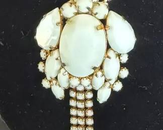 Vintage Lg Milk Glass Jewelry Set  Necklace, Pin Earrings Parure  Poss Juliana