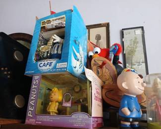 Peanuts Collectibles, M & M dispenser, Elmo