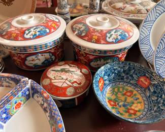 Japanese Imari lidded rice bowls and dishes