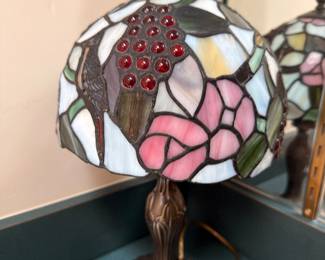 Tiffany style stained glass floral table lamp