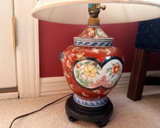Imari style ginger jar table lamp on wood base