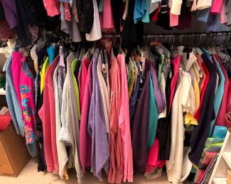 Casual tops, tees and sweatshirts