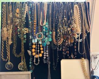 Large lot of vintage costume jewelry necklaces