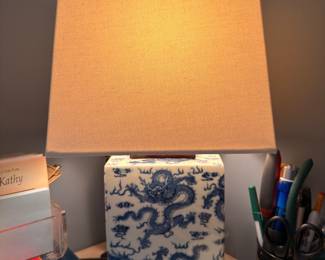 Blue and white dragon ginger jar table lamp