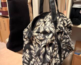 Quilted tote bags and travel bags