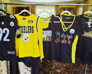 Assorted Women's Official Sports Team Clothing Size Medium