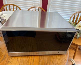 Panasonic Genius Prestige Plus Microwave, New condition.