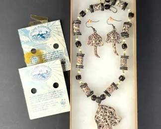 CS066 Artisan Stingray Charm Necklace and Earrings Set