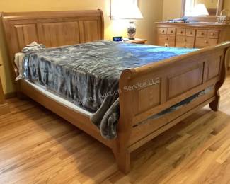 Sleigh bed set