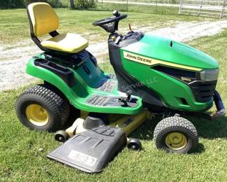 John Deere S140 lawn mower