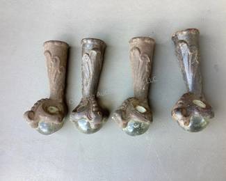 Claw feet