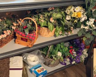 Flowers / baskets