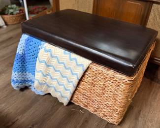 Storage basket seat
