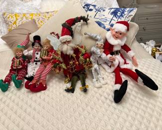 Many collectible elves
