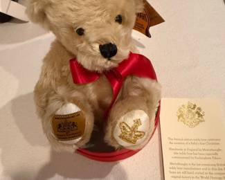 L.E. Mo HAIR, teddy bear from England, celebrating the birth of Prince George.