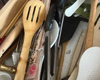 Kitchen gadgets & utensils
