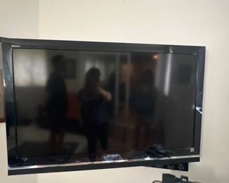 Wall mounted TV