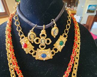 Vintage jewelry 