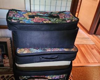 Sewing machine & carry cases 
