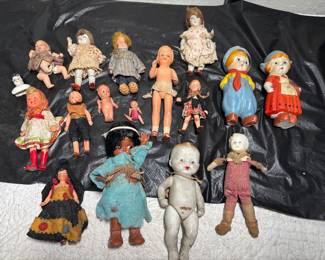 Early lot miniature mostly porcelain dolls
