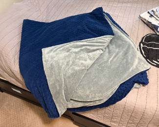 Reversible Dual-Sided Weighted Blanket 