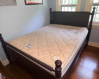 Queen Bed w/Hilton Master Suite Queen Mattress!