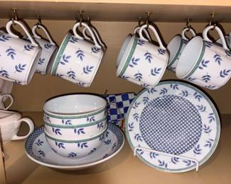 Villeroy & Boch Switch Country Collection 3 Cereal Bowls, 1 Serving Bowl & Plate, 11 Mugs & Napkins/Placemats!