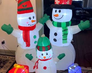 SeasonBlow Inflatable Snowman Family!