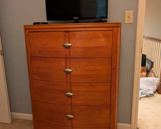 NFL Rooms to Go Chest of Drawers