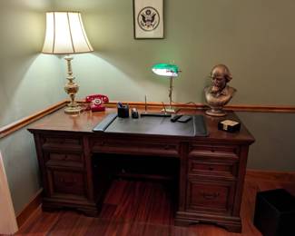 Heavy Wood High Quality Desk, Batman Shakespeare Bust Bank Diamond Select