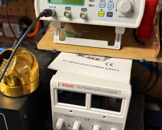 Signal generator, power supply