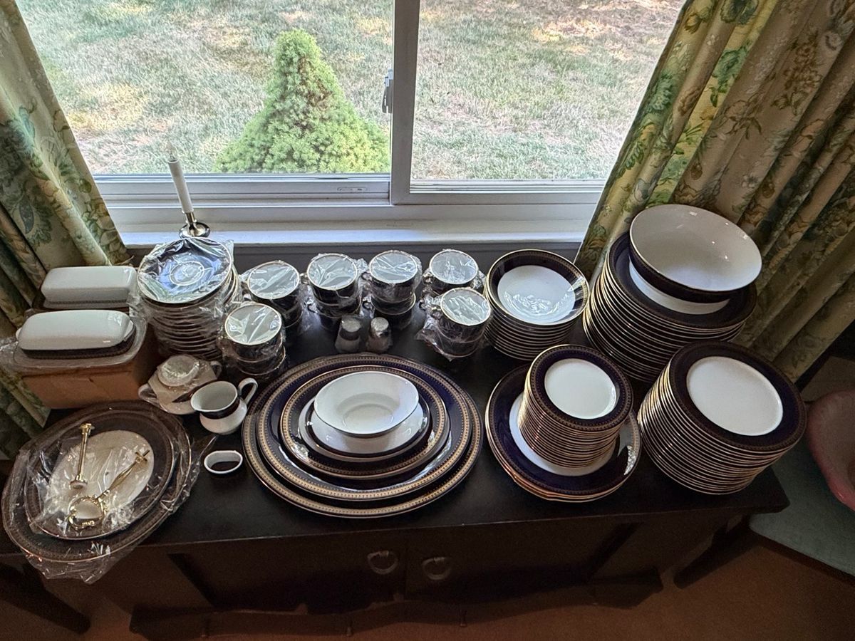 Romanoy Collection Cobalt Genuine China Dinnerware Set