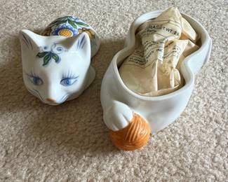 Roma Al Fresco Ceramic Cat with Ball of Yarn Trinket Box