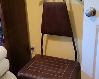 Pearl Wick Valet Chair
