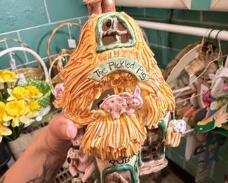 The Pickled Pig Pub Ceramic House Figurine
