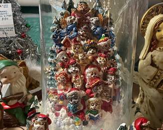 Bradford Exchange Caroline Kitten Christmas Scene Cloche