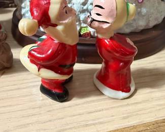 Vintage Kissing Santa and Mrs. Claus Figurines - Cake Toppers
