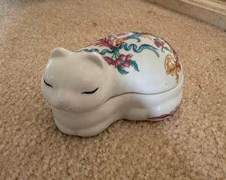 Elizabeth Arden "Treasures of the Pharaohs" Sleeping Cat Trinket Box
