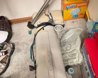 Electrolux Model L Canister Vacuum Cleaner second image