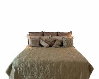 Queen Size Quilted Bedspread Ensemble with Decorative Pillows and Lamps second image