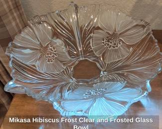 Mikasa Hibiscus Frost Clear and Frosted Glass Bowl