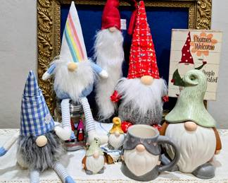 Large mixed Gnome decor