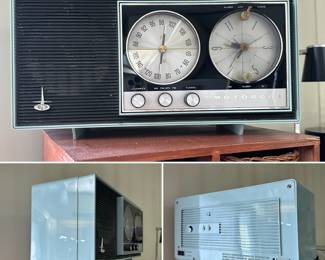 Early 1960s vintage Motorola tube clock/radio, robin's egg blue