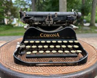 Vintage Corona 3 folding portable typewriter – manufactured from 1912 until 1941.