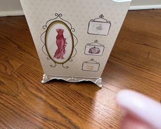Shabby Chic Fashion Themed Wastebasket with Fleurdelis Pattern