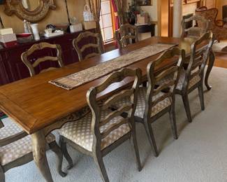 Beautiful Harvest Table incl. 6 chairs & 2 arm chairs