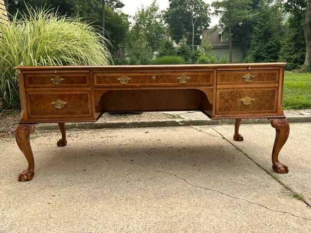 Antique Leather Top Baker Furniture Desk H: 30 1/4 x W: 72 x D: 36 in. Has 3 pull out writing shelves.
