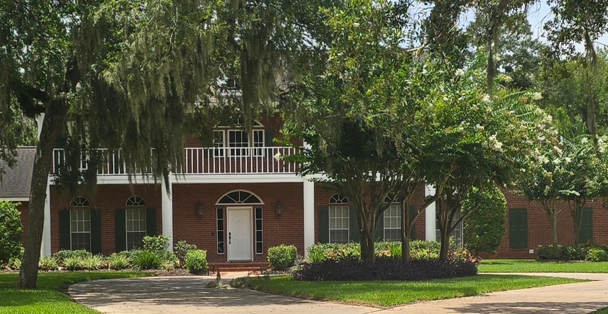 Beautiful Home Full - Quality at its Best!