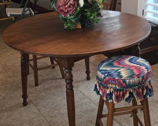Round Kitchen Table - 2 Bar Stools