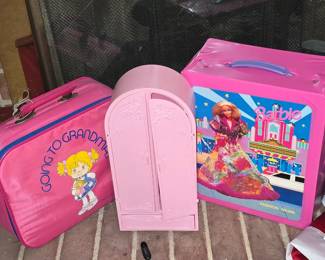 Vintage Barbies - Barbie Clothes - Closet